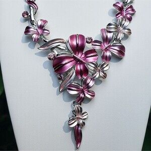 Geometric 3D Butterfly Flower choker necklace with earrings, NWOT
